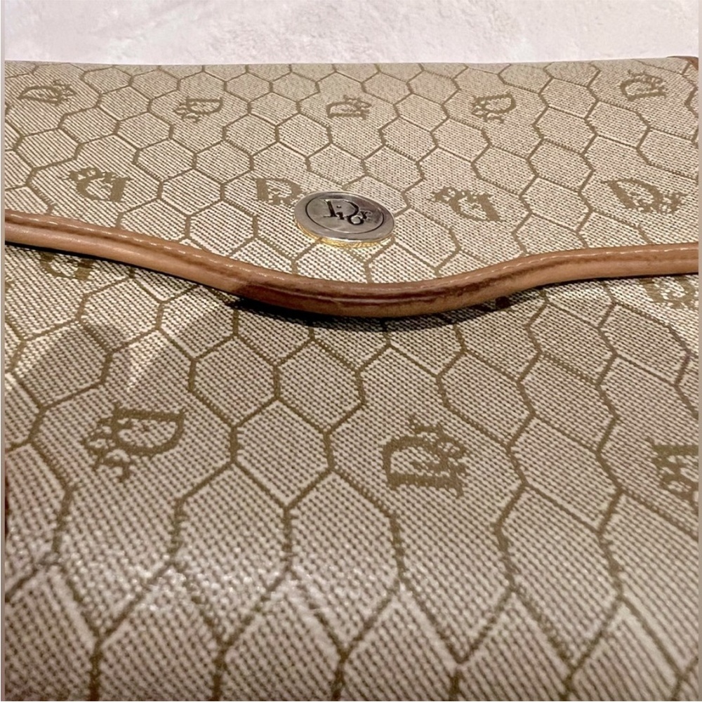 Vintage Bag | DIOR Monogram Logo
Honeycomb Shoulder Bag Purse Clutch
Neutral 80s